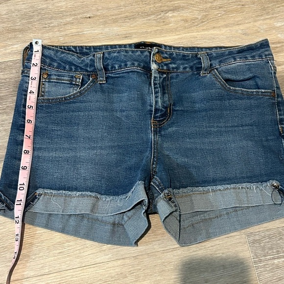 Celebrity Pink Blue Jean Shorts with Rolled Hems size 30/11 - Picture 5 of 5